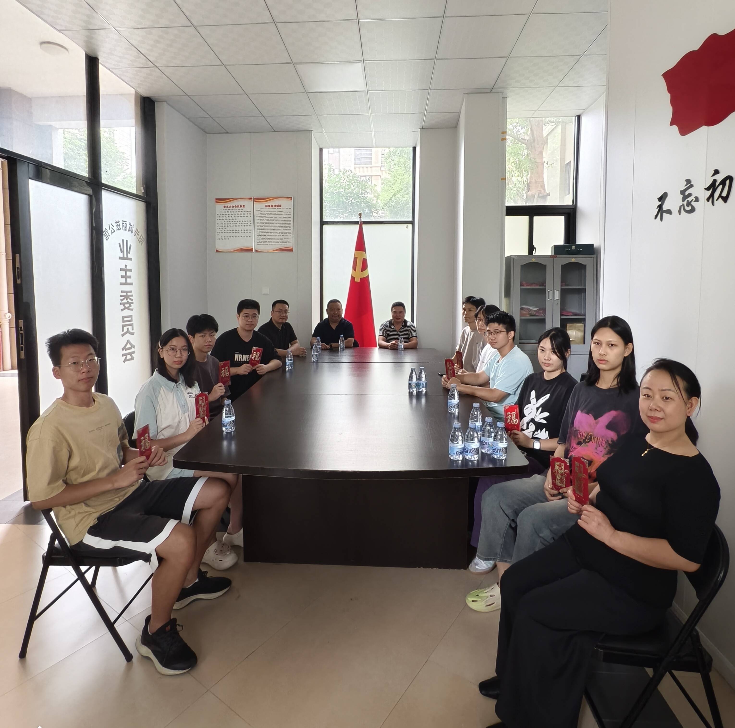 石狮这家业委会给11 个学霸娃颁奖：1.6万