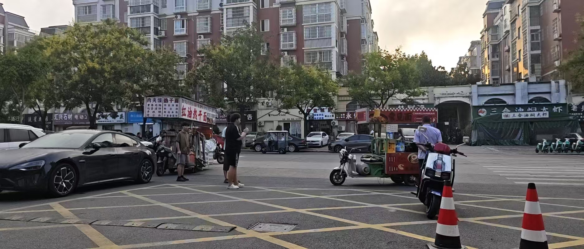 康诗丹郡 限制小吃车进入小区